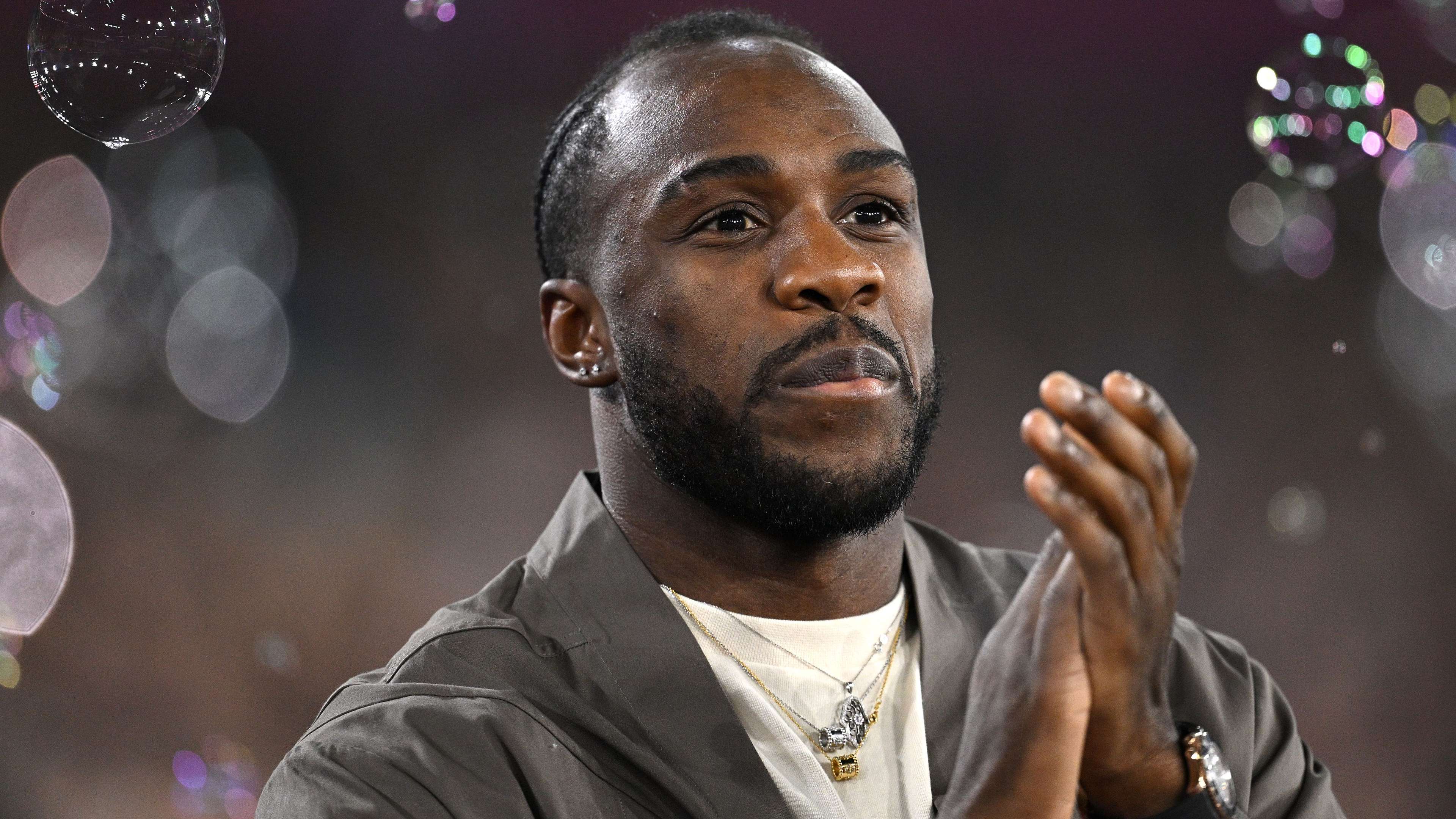 有队员迅速 有队员迅速